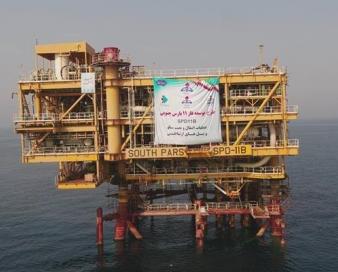 رئیس جمهور از سکوی فاز ۱۱ پارس جنوبی بازدید کرد