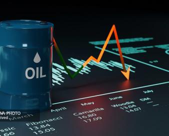 فشار مذاکرات صلح بر بازار نفت؛ برنت ۴ درصد افت کرد