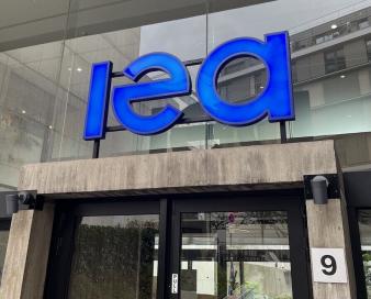 آژانس بینالمللی انرژی پیشبینی مازاد عرضه نفت را کاهش داد