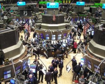 افزایش قیمت نفت در روز نخست معاملات سال ۲۰۲۶