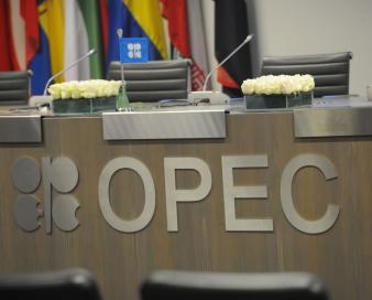 تثبیت تولید نفت اوپک‌پلاس در ۳ ماه نخست ۲۰۲۶