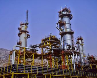 جشن ۱۰۰ میلیون تنی شدن صنعت پتروشیمی با افتتاح‌های تازه