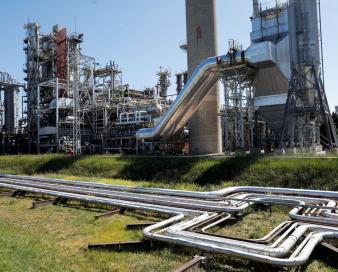 آزادسازی حدود ۱.۸ میلیون بشکه نفت از ذخیره‌سازی‌های راهبردی مجارستان